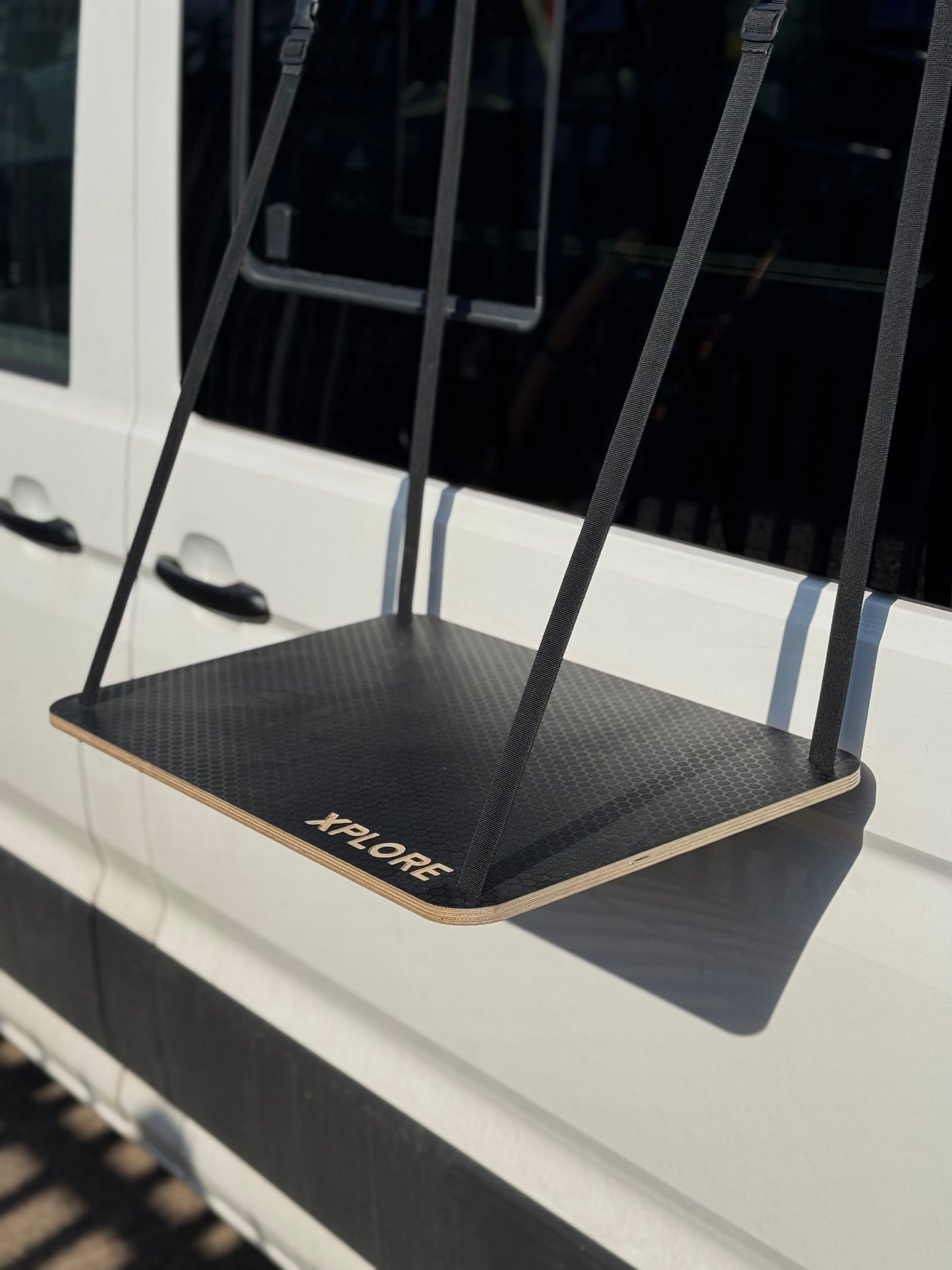 Xplore Hanging Table